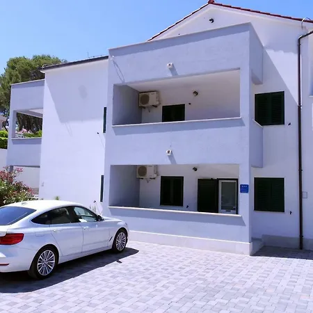 Apartman Dalmatino * Sutivan